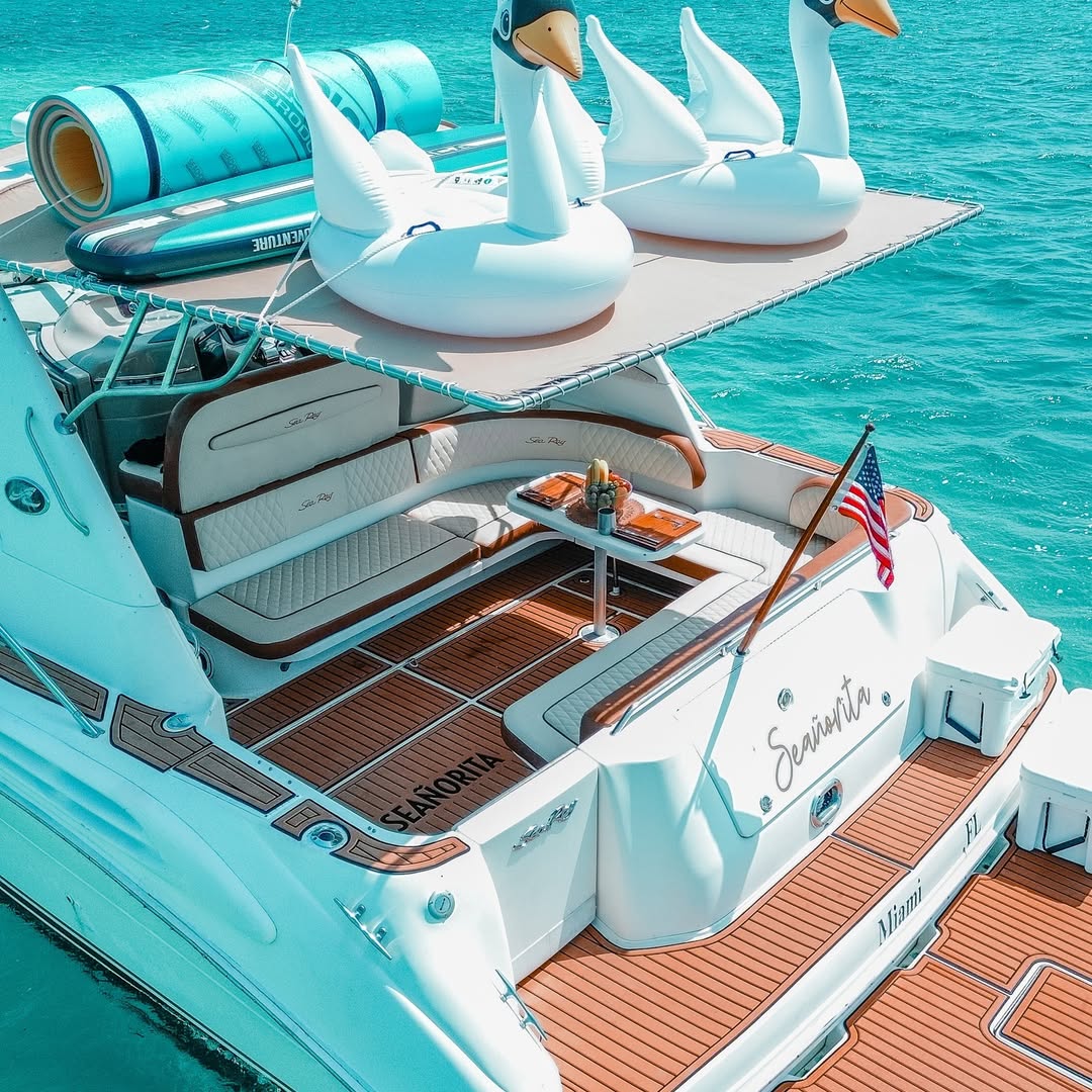 Seañorita 43 ft luxury yacht rental in Cancun - accommodates 15 guests